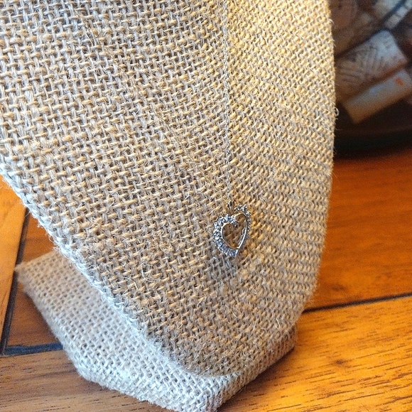 10k Solid Gold Chain With 10k Gold Heart Pendant With Diamonds - Picture 7 of 12